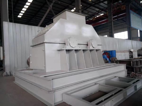 臥式粉碎機(jī)完工，準(zhǔn)備發(fā)貨